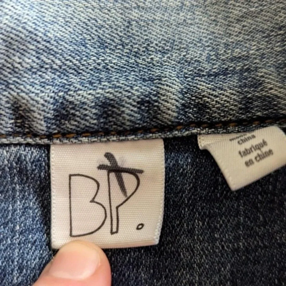 BP Nordstrom Womens Cropped Denim Trucker Jacket Medium‎ Wash Blue Long Sleeve